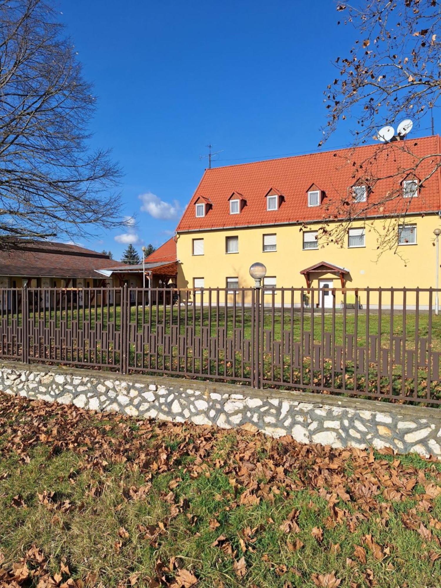 Fenyo Panzio Bed and Breakfast Mezőkövesd Eksteriør billede