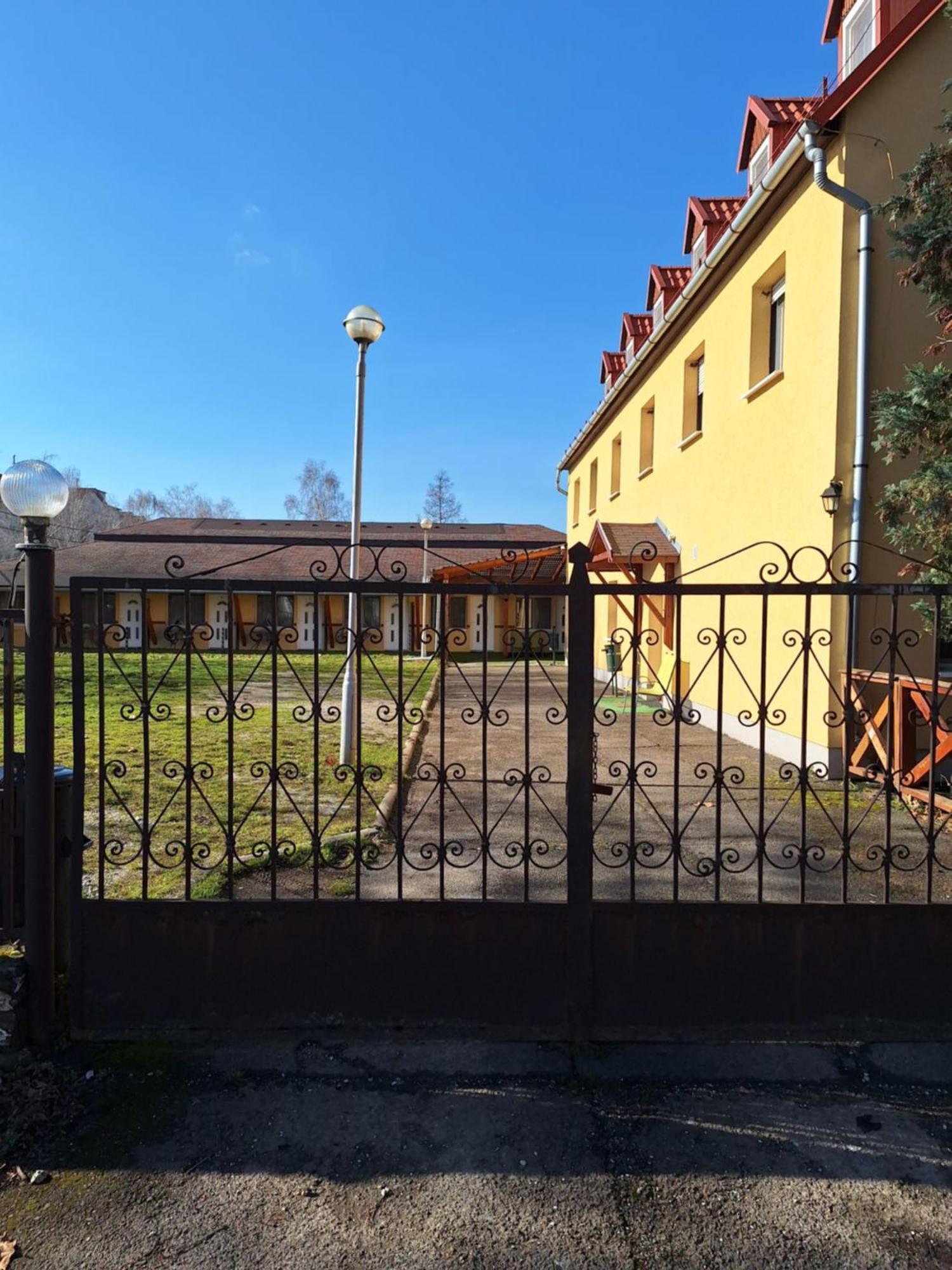 Fenyo Panzio Bed and Breakfast Mezőkövesd Eksteriør billede