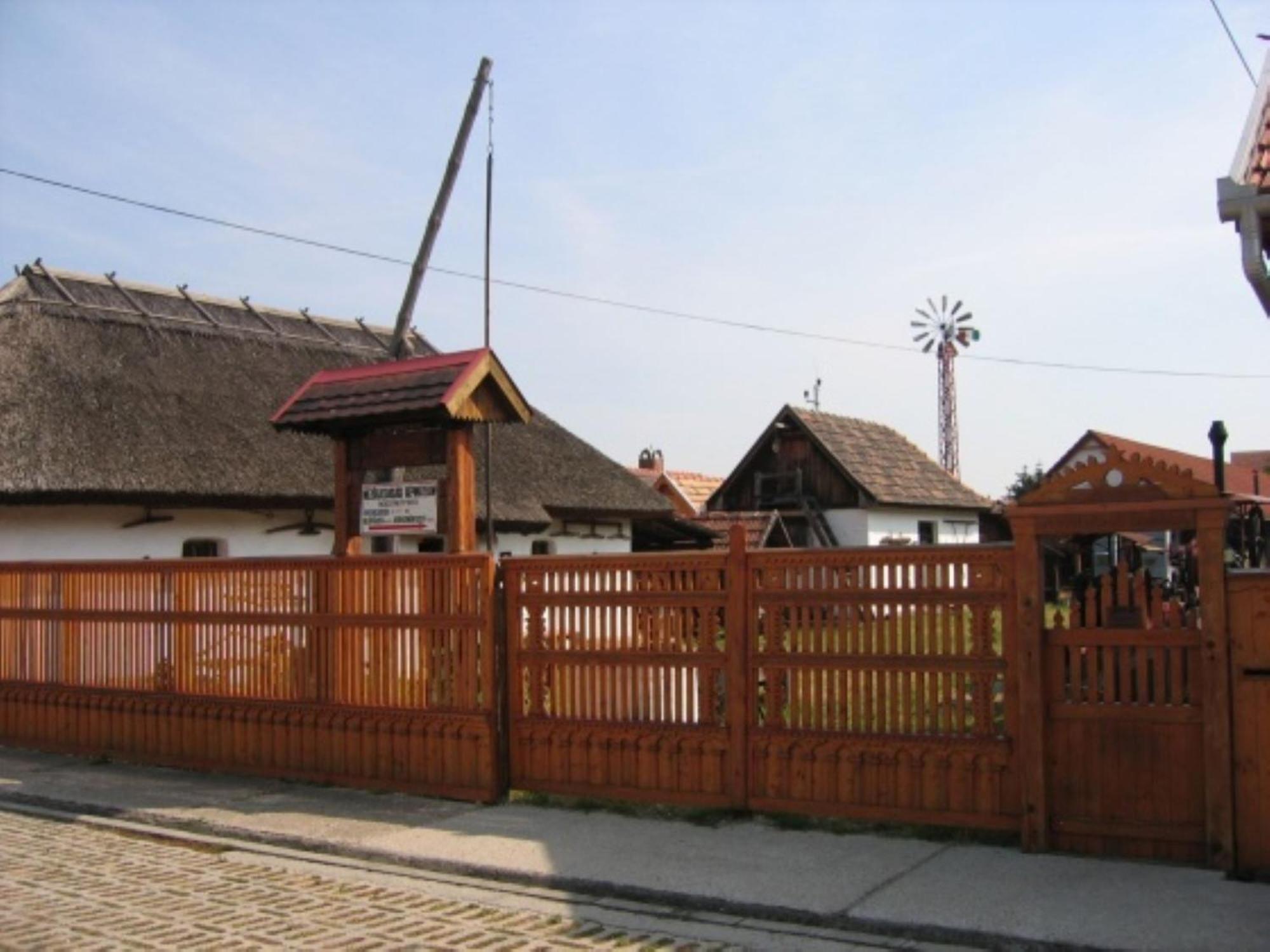 Fenyo Panzio Bed and Breakfast Mezőkövesd Eksteriør billede