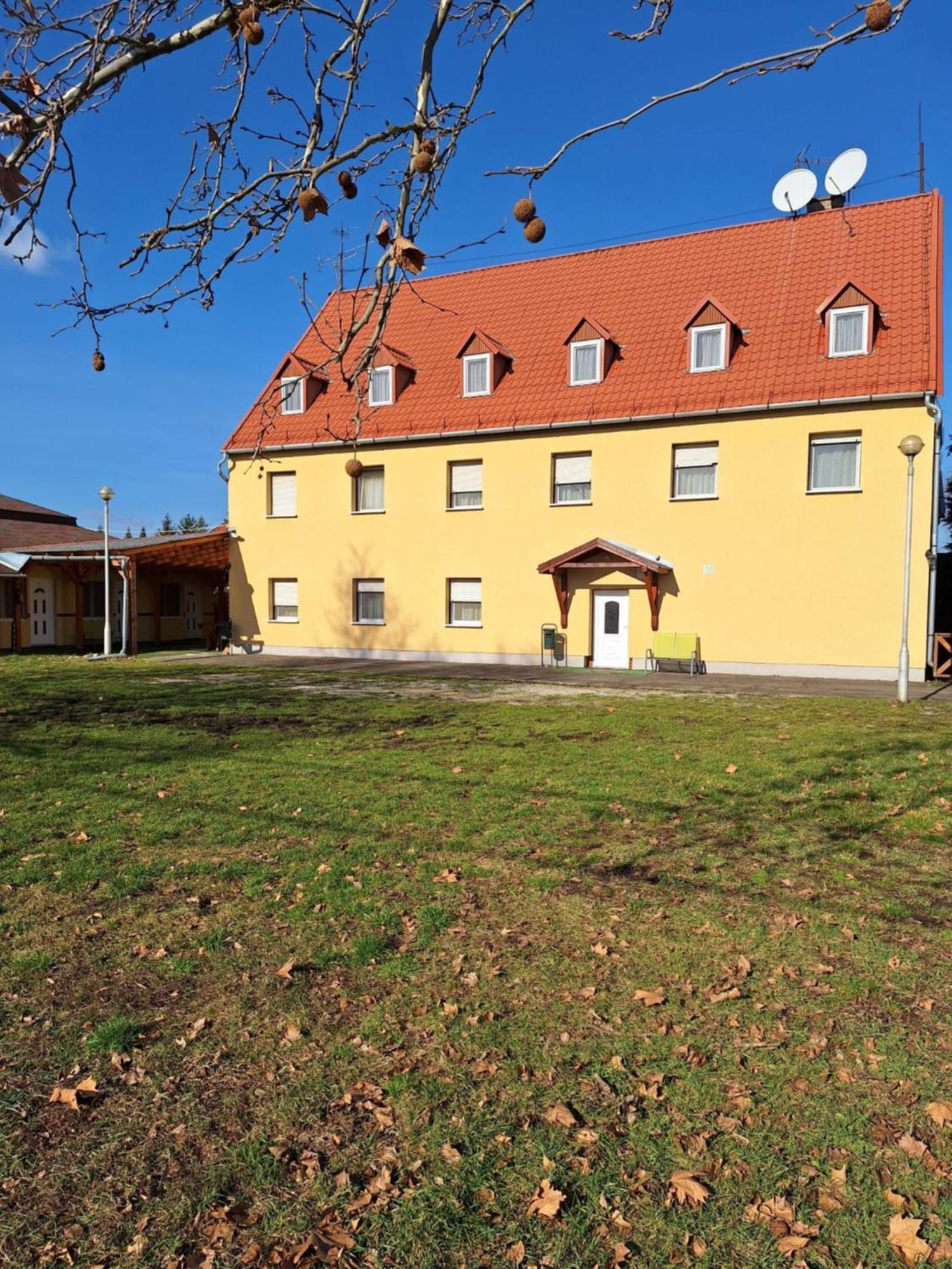 Fenyo Panzio Bed and Breakfast Mezőkövesd Eksteriør billede
